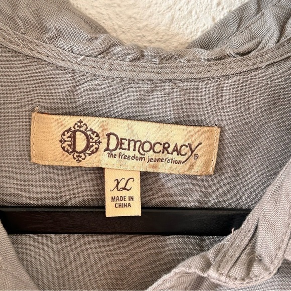 Democracy Taupe Button Up Long Top Women Size XL - Picture 4 of 9